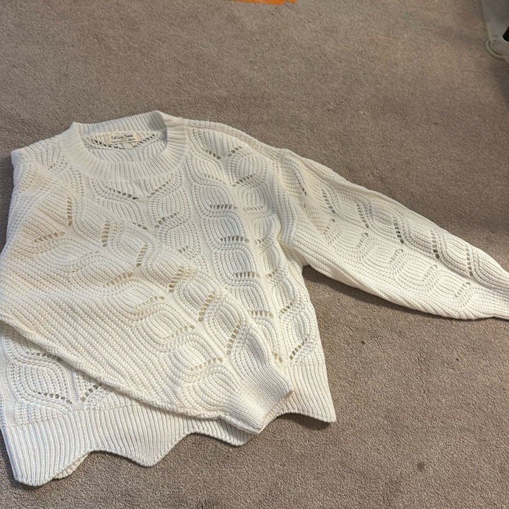 Full circle threads cream sweater size medium hardly worn